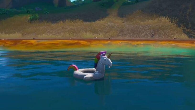 Cerca 3 Unicorni galleggianti nelle piscine Fortnite