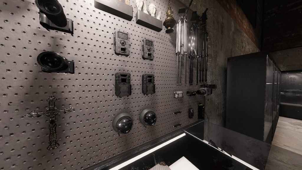 How to use the motion sensor in Phasmophobia Pro Game Guides