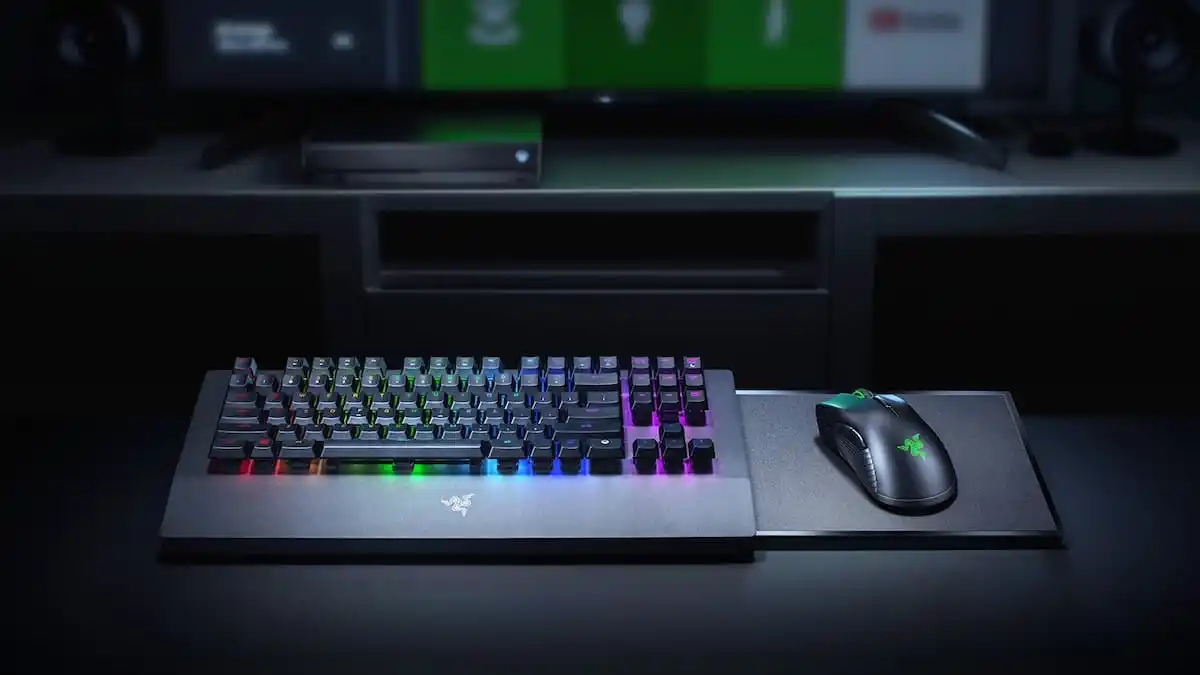 How do you connect a wireless mouse to an xbox one 