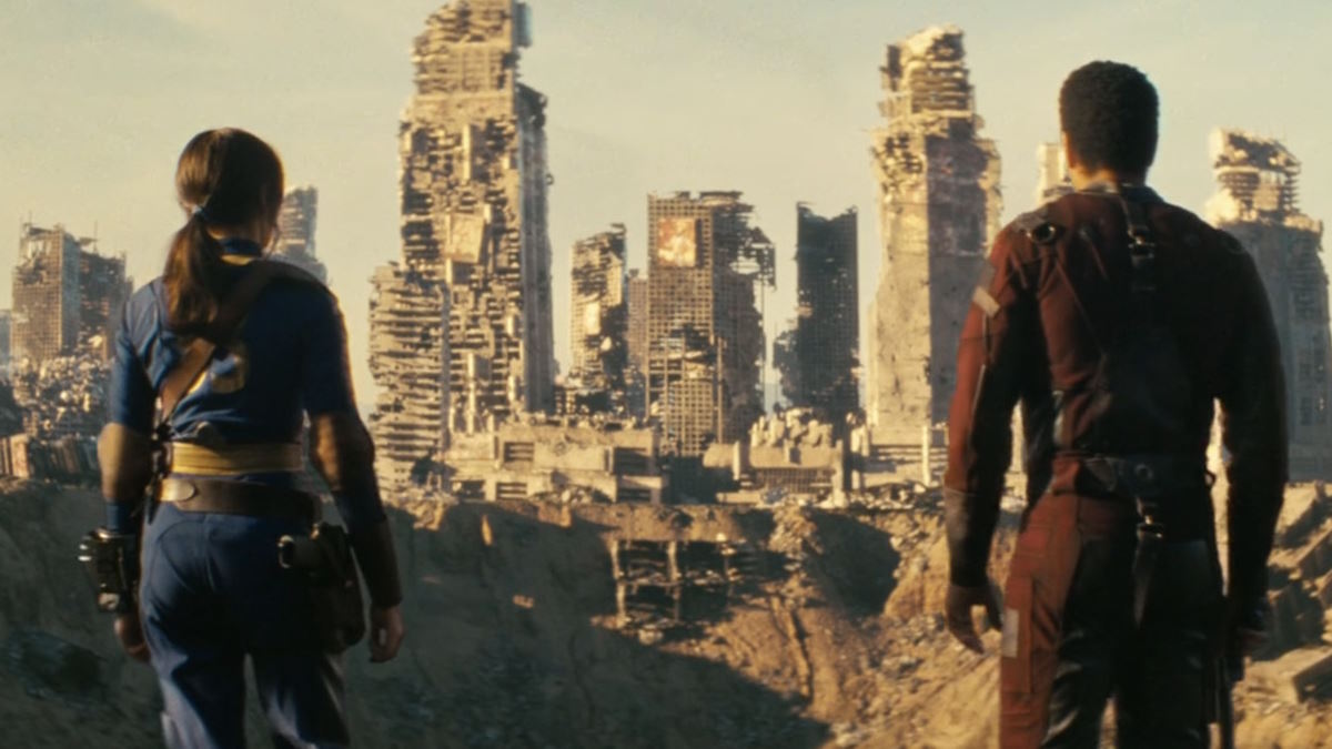 Lucy and Maximus arriving at Shady Sands in the Fallout TV show.