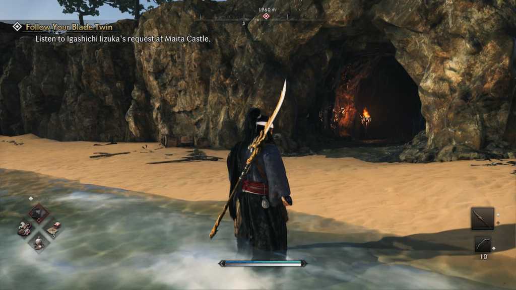 A Veiled Edge warrior standing in front of a cave by the beach in Rise of the Ronin