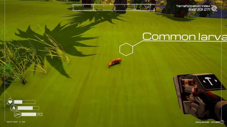 A larva in The Planet Crafter