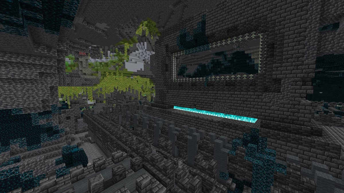 A Lush Cave meshing with a Deep Dark biome containing an Ancient City