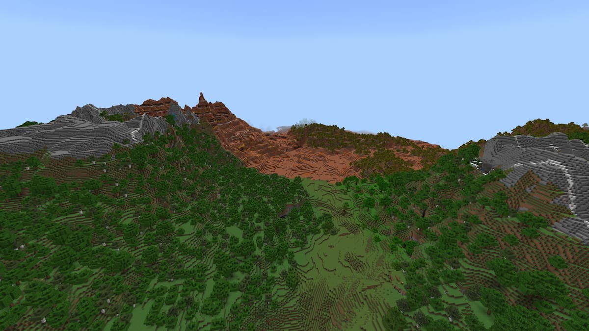 A Minecraft Badlands biome and Jungle biome with two stony mountains at the border