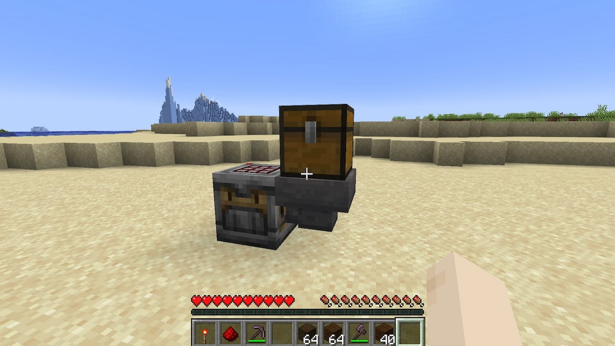 Connecting a Crafter to a chest using a Hopper