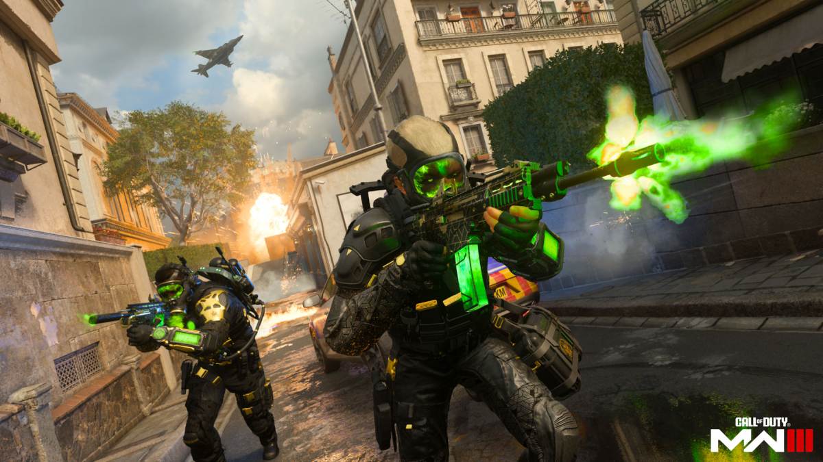 Two operators on the move while in combat in Modern Warfare 3