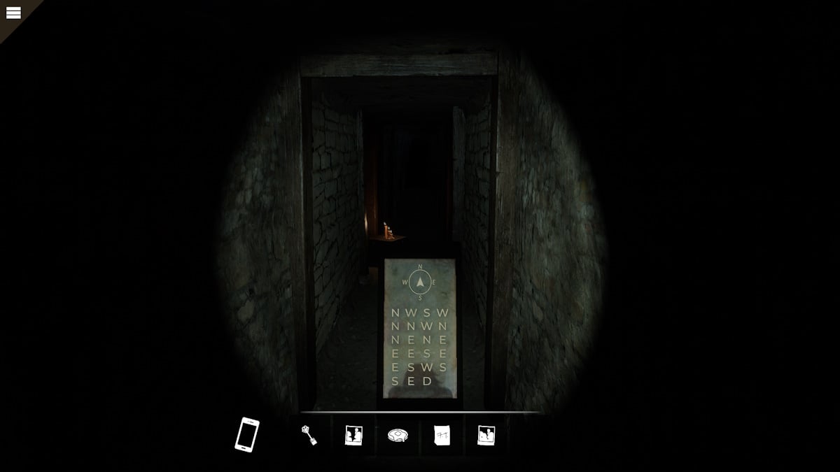 Using your phone torch in the tunnels in Nancy Drew: Midnight in Salem