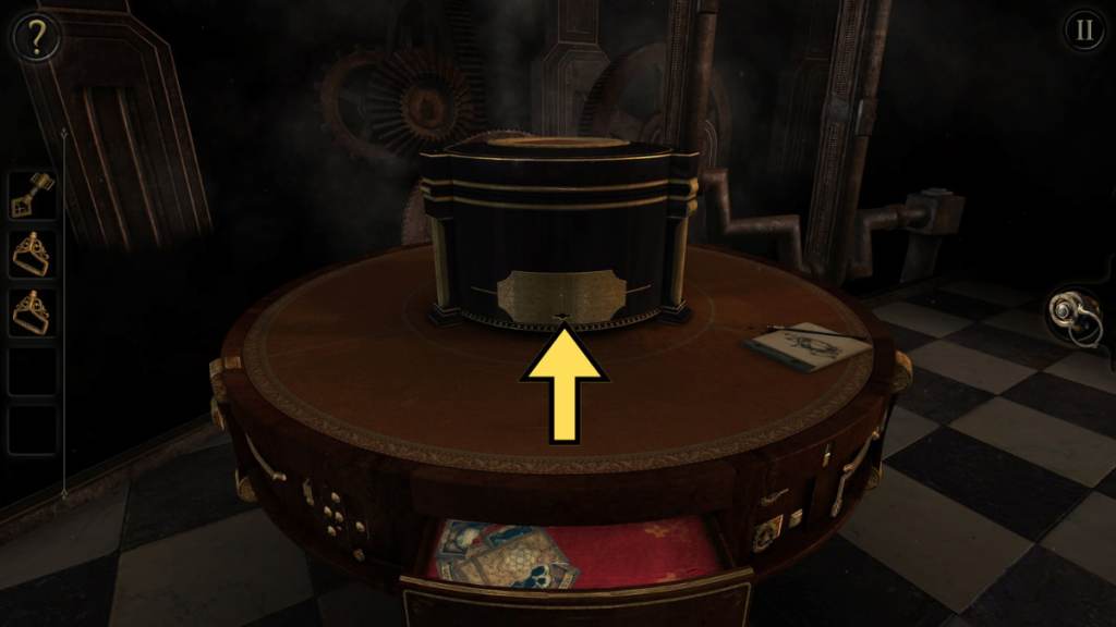 The location of the keyhole on the back of the chapter 5 box