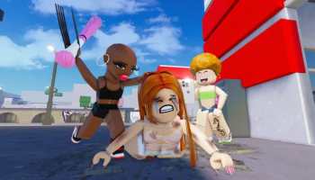 Players fighting each other in Roblox Baddies