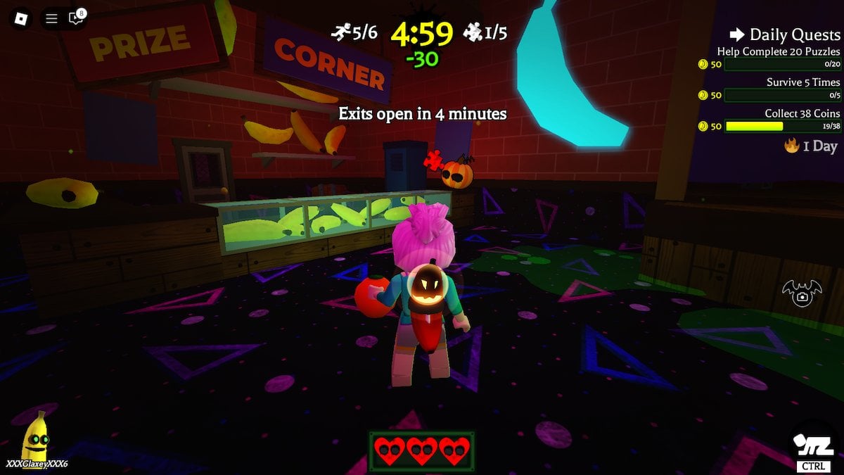 The pumpkin in the Arcade's prize corner in Banana Eats on Roblox.