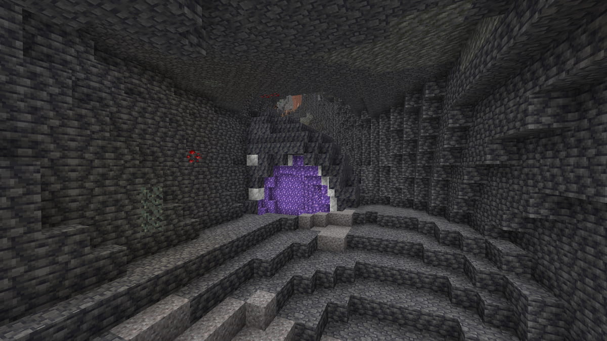 A Minecraft cave with an amethyst geode