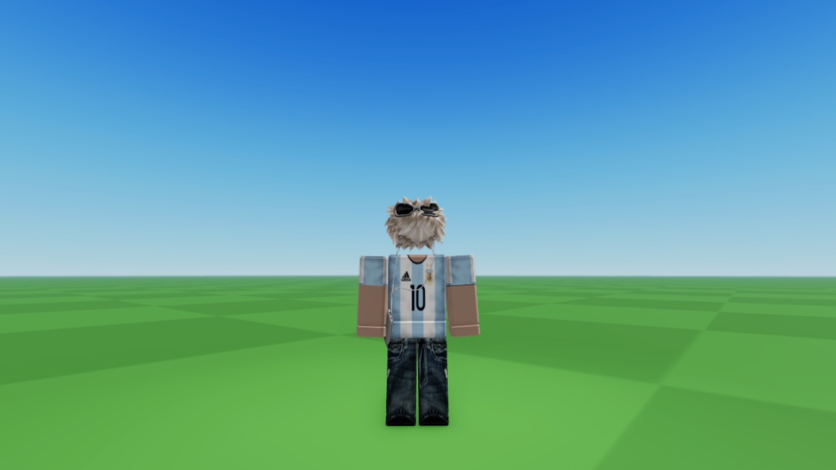 Un avatar de Roblox con cabello blanco y gafas de sol plateadas que lleva una camiseta sucia de Argentina y jeans azul oscuro.