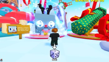 PETS GO player looking at Titanic Reindeer Cat