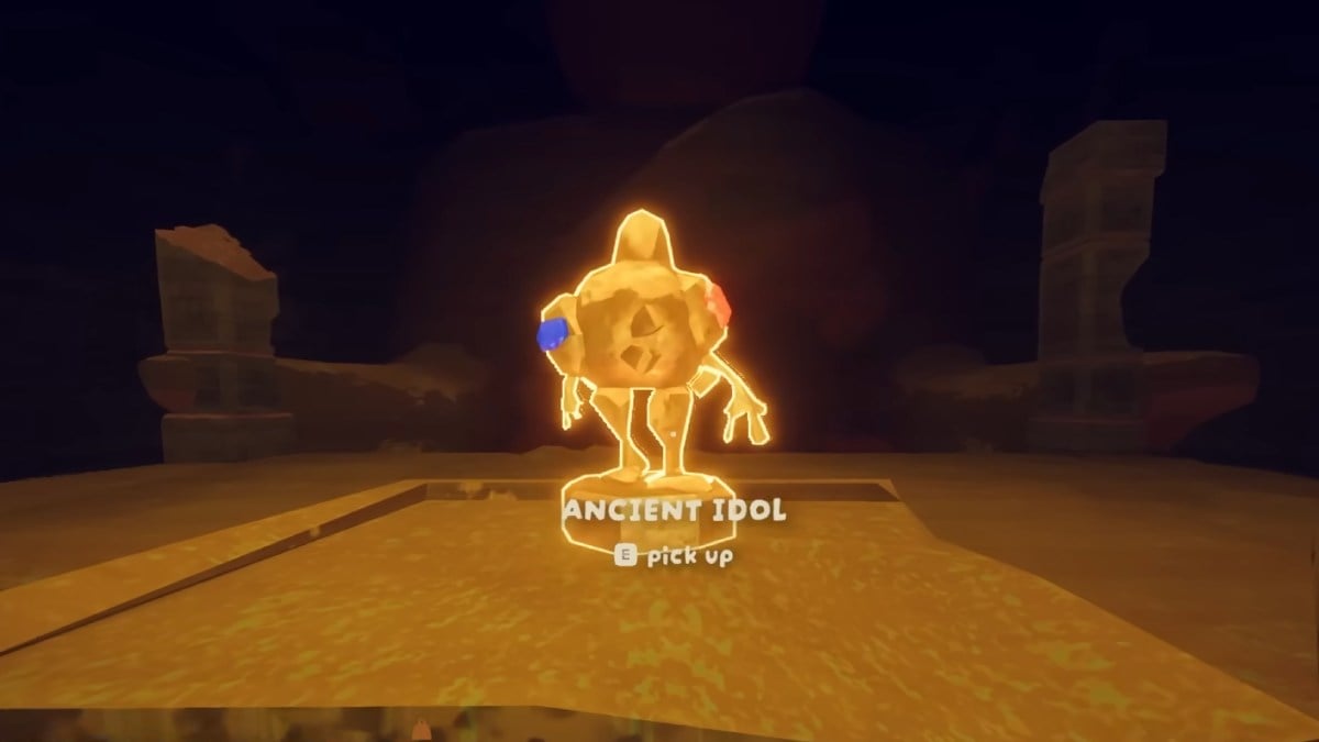 Peak ancient idol golden statue in the tomb
